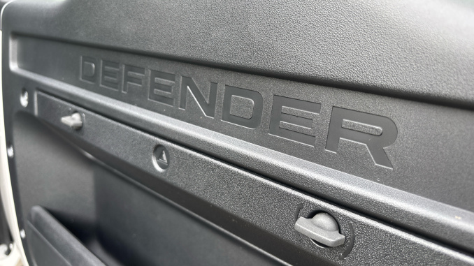 Land Rover Defender 3.0 D350 X-Dynamic HSE 90 3dr Auto Diesel Estate - Image 47